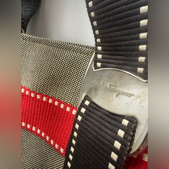 Vintage Ferragamo bag - Picture 3 of 5